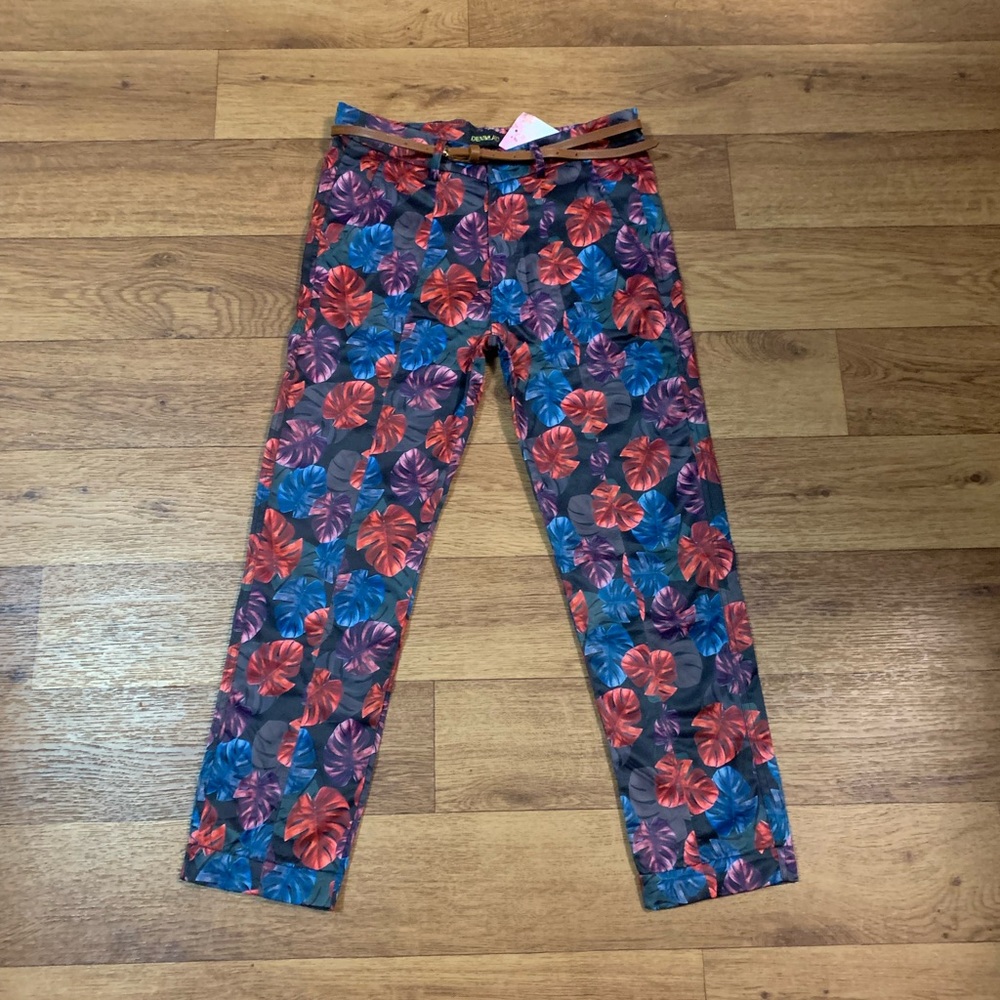 Silk smooth dressy sexy print pants.